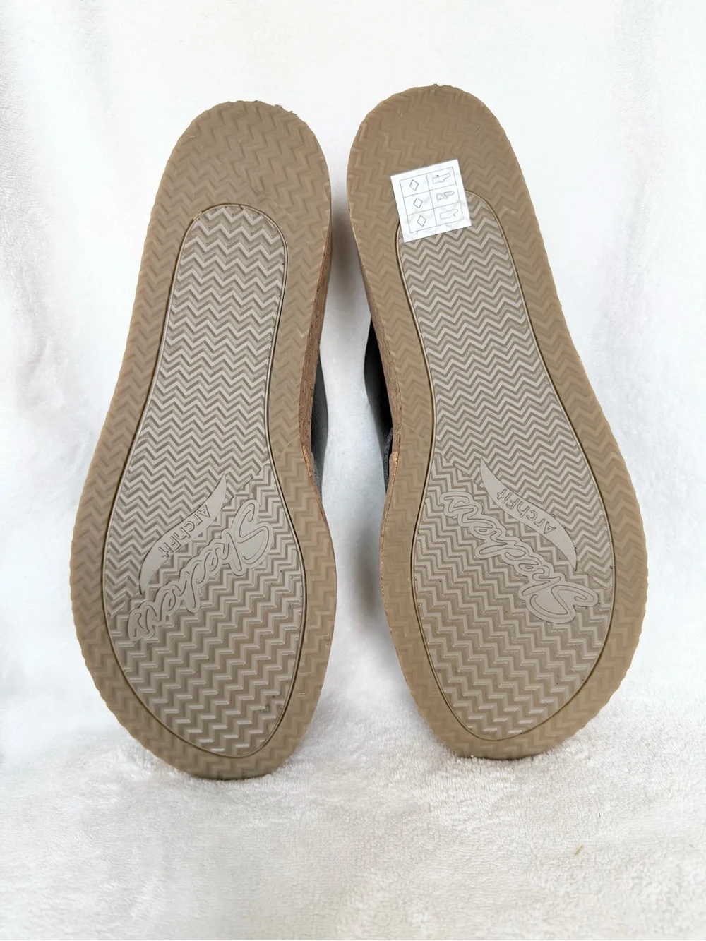 Skechers Women's Cali Arch Fit Beverlee Floral Thong Sandals Navy Size 9